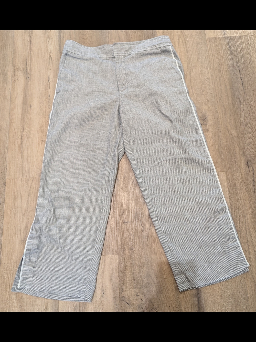 Club Monaco Light Gray Wide-Leg Cropped Capris - Picture 2 of 9